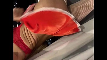 Na festa de Halloween o segurança me puxou para a sala escura e me comeu no pelo