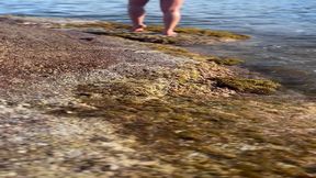 toute nue au bord de l eau