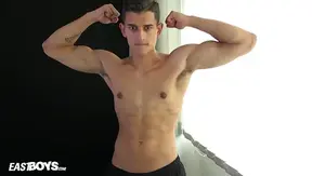 Breno Gomes Shows Off Ripped Physique — Steamy Muscle Worship Scene – GayPulse 18+