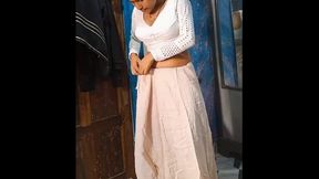 Malik Took Out the Water From the Pussy of Pembantu Roomah in Desi Gaya Dalam Audio Hindi