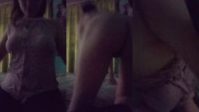 muestro mis hermosos pechos y me masturbo