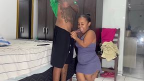 Fodendo a mini buceta da an&atilde_zinha e o cozinho dela pela primeira vez