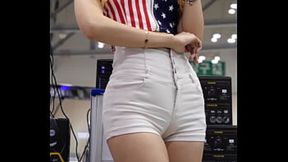 Public edecan exhibits off her camell toe