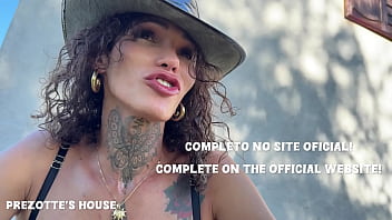 O pau grande do pe&atilde_o entrou todo dentro da Sabrina Prezotte a trans ativa mais safada do brasil.