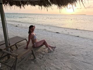 Femdom in Paradise. Outdoor Worship on the Beach