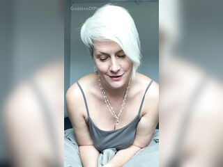 Vacation With StepMommy - That babe Showed Off Her Titties and Butt Whilst Giving Me JOI To Assist Me Relax