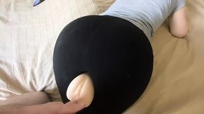 Amateur couple gets huge load on her leggings