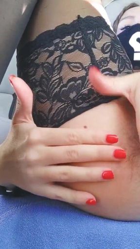 Fisting outdoor in the car and hot orgasm with squirt