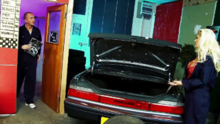 Минет, бет күтімі – жасөспірімдер Кэти Калиана мен Мишель Торн жоғары өкшелі туфлиде Анди Манн мен Стефан Хардтың анальден кейін мүшесін жұтып жатыр