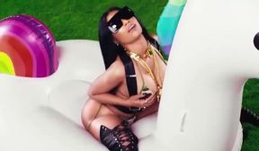 nicky minaj riding ass