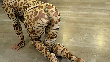Very HOT!!! After the party, a beauty in a leopard bodysuit passionately fucks and sucks a dick