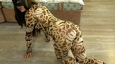 Very HOT!!! After the party, a beauty in a leopard bodysuit passionately fucks and sucks a dick