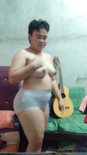 I still have my pads on but my pussy want a creampie