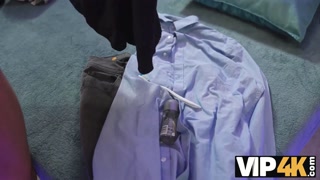 VIP4K. Naked dude entered meets chick with stunning body in her sauna