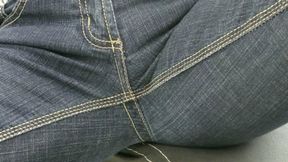 Stand over the camera in jeans MP4 FULL HD 1080p