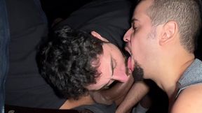 a maior orgia dentro do cinema, casal flagrado na pegacao no cinema e acabou que todos iniciaram uma orgia generalizada.