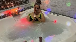 Playing with 3 diferent Dildos, jacuzzi