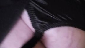 Upskirt dildo in pussy&#x270C; & ass&#x1F351;= squirting piss &mdash;  who wants to lay under me?
