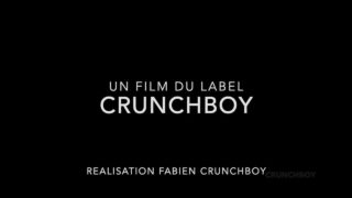 Jess Royan, com seu pênis enorme, fode Roman Tik sem camisinha e goza dentro dele em uma intensa sessão de bondage BDSM.