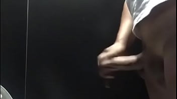 Me corro en centro comercial