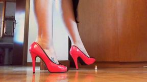 Your Italian giantess reduces you to dust in this magnificent video