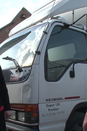 The mature horny lady fucks with the track drive in her car