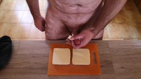 Cicci77 prepares sandwiches with sperm for his friends !!