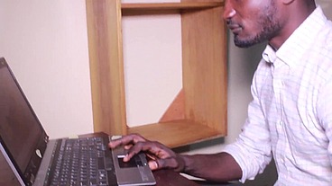 PORN INITIATION OF NIGERIAN MANDINGO ACTOR BY PROFESSIONAL ACTRESS LISA ANN AFTER SEE HER PORN MOVIES AT XVIDEOS ON INTERNET. MANDINGO WHICH A BIG DICK COOK 25 INCH IN FRONT OF BIG ASS OF LISA ANN -