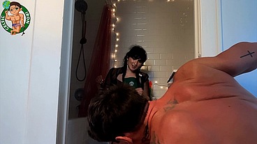 19 Year Old Starbucks Employee Gets Fucked - Sextape