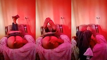 Femboy dándose por su culito