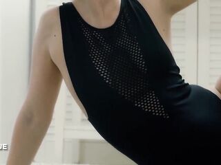 Supple Girlfriend Vinna Reed Stretched by a Large Jock