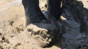 Messy Pantyhose in Real Dirt! Very Muddy!