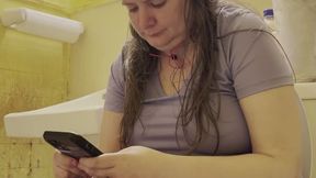 Very Gassy Toilet (Part 2) - Foxlynn Moore - 25-03-14