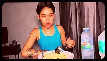 Sizzling Thai GF Whips Up Dinner & Satisfies Her Cravings