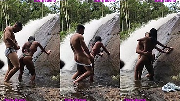 Sexo gostoso na beira da cachoeira Dana Bueno foi a cachoeira com o Lutador de MMA Allan Guerra Gomes