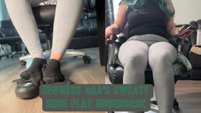 Hot Girl Shoe Play Underdesk