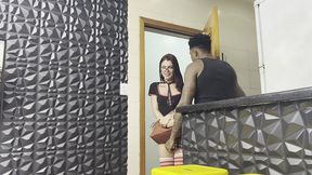 fui pra aula de ingles e bati na porta errada - negao arrombou meu cuzinho e me encheu de leite! - arya santana