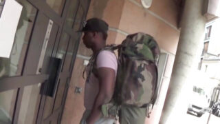 เกย์หนุ่มผิวดำชาวฝรั่งเศสมือสมัครเล่นถูกชายผิวดำร่างใหญ่กระแทกอย่างรุนแรง