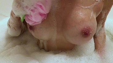 Sexy milf takes a bubble bath