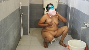 Mature Desi Big Boobs Stepaunty in Bathroom Taking Shower