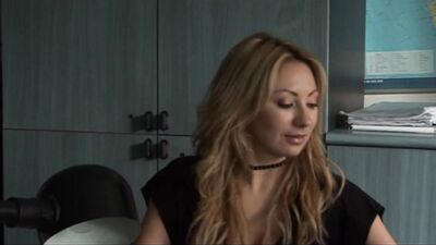 Amateur cock plows hairy pussy of experienced MILF Veronica Belli & takes cum in her mouth