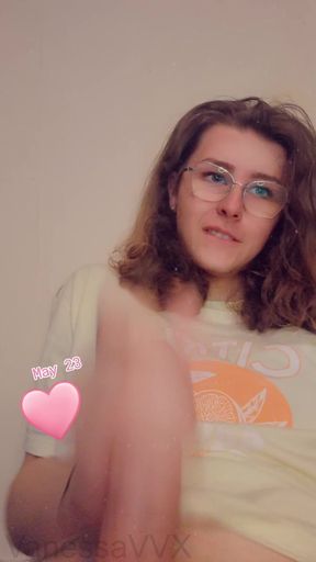 Vanessa Makes a Massive Mess on Herself and Eats It All up