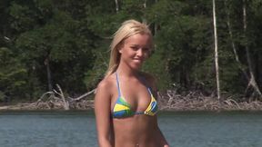 Brazilian Barbie Banks gets double penetrated in water