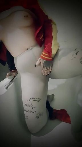 Harley Quinn Pees in Bath