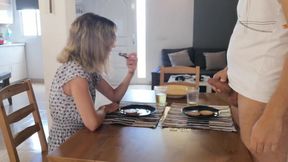 Pissing on my girlfriend while she eats breakfast part 1