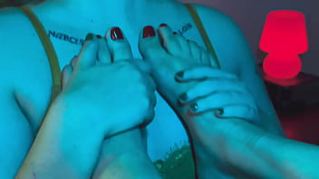 Nittie se divertindo com meus p&eacute_zinhos