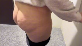 camarera hace mamada a su novio y le da culo