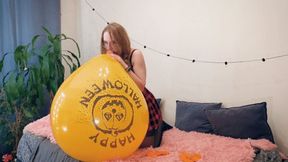 Mariette BTP's three orange printed Cattex 25'' balloons - 480p