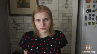 POV: девушка-любительница сосет член, а затем ей жестко трахают задницу.