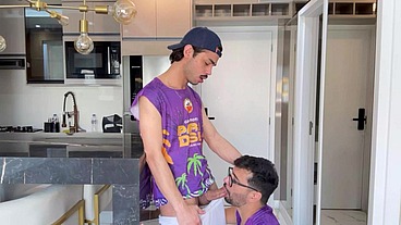 MARCOS GOIANO - NERD LEVANDO PICA DO FOLIÃO DE CARNAVAL - SEXO GAY SEM CAMISINHA - MARCOS GOIANO E KALLEL